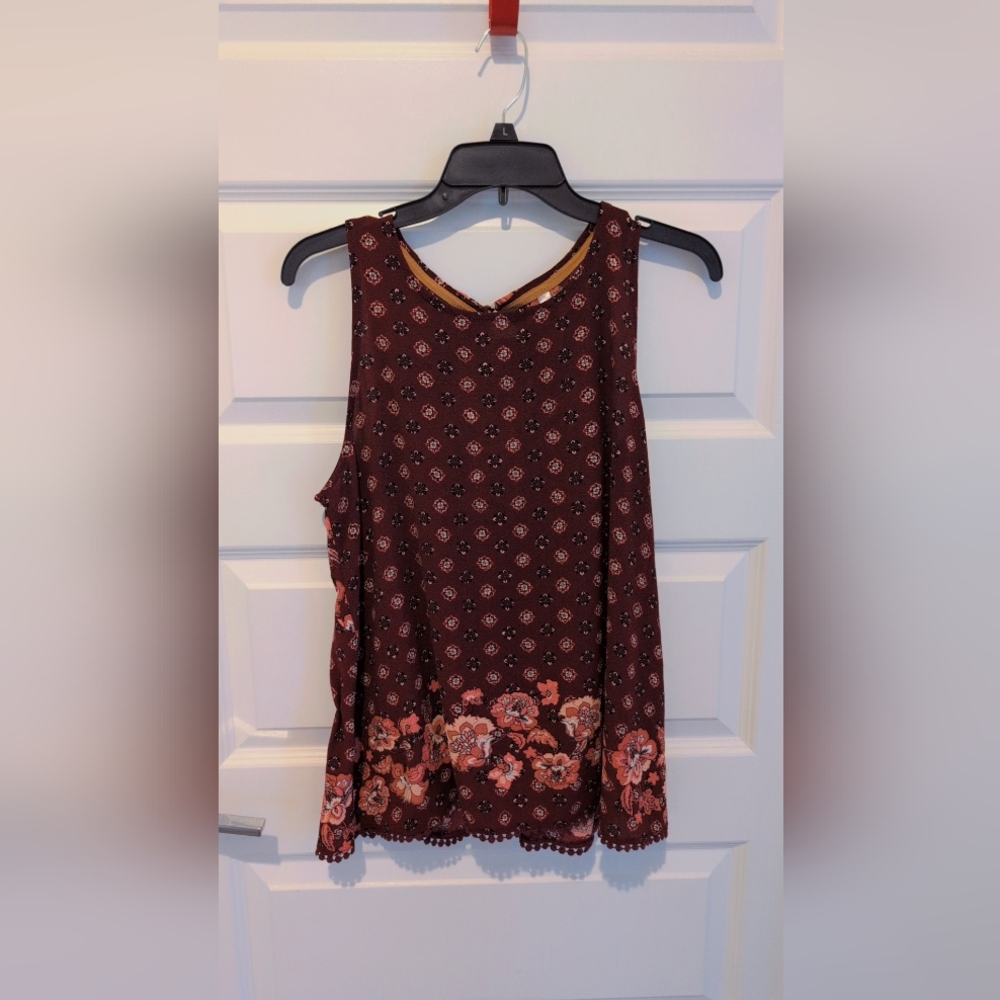 Floral Patterned Sleeveless Top